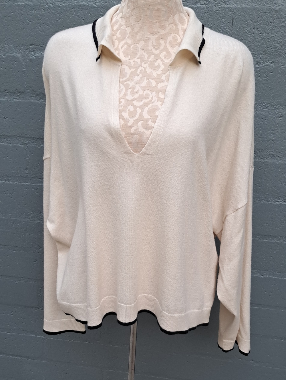 Max Studio Cream V-Neck Super Soft Sweater with Black Trim Size 2XL